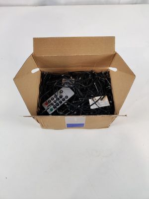 une boîte en carton contenant une télécommande