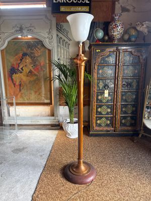 a lamp that is sitting on the floor in the room