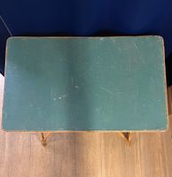 Bureau en rotin, le plateau peint en verre avec une tablette… (photo 2)