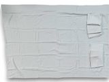 un morceau de papier qui a été découpé en morceaux