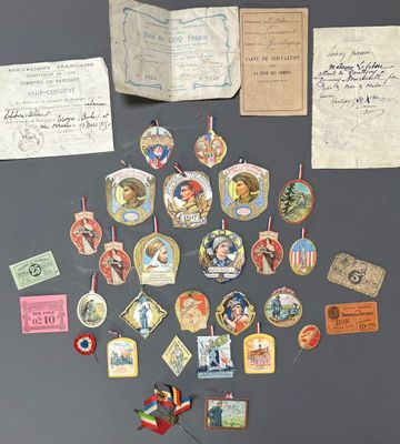 a lot of different items that are on the refrigerator