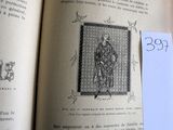 la photo d'un livre sur lequel figure la photo d'un homme