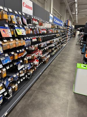 (Ref. 6) 1 Ensemble d'agencements de magasin comprenant (sans les cont