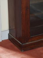 PETITE VITRINE à poser en acajou et placage d'acajou ouvrant… (photo 5)