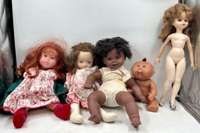 303 / CH-M3 (cui) / Lot de 5 poupées en plastique ou t…