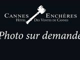 a black and white photo with the words photo sur demande