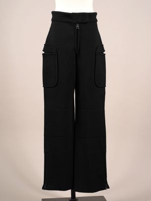 un pantalon noir avec des poches sur un mannequin, un mannequin, un mannequin, un mannequin, un mannequin, un mannequin, un mannequin, un mannequin, un mannequin, un mannequin, un mannequin, un mannequin, un mannequin, un mannequin, un mannequin, un mannequin, un mannequin, un mannequin, un mannequin, un mannequin, un mannequin, un mannequin, un mannequin, un mannequin, un mannequin, un mannequin, un mannequin, un mannequin, un mannequin, un mannequin, un mannequin, un mannequin, un mannequin