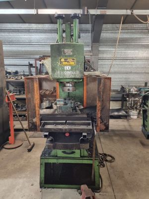 a machine that is sitting in a garage