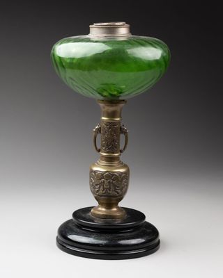 CHINE. Petit VASE de style archaîque monté en lampe à pétrol…