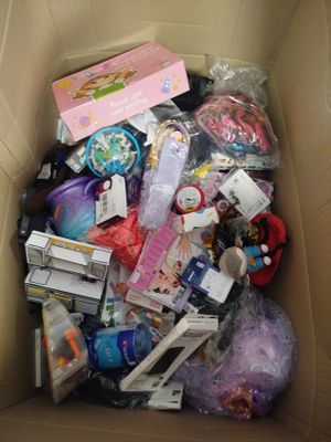 lot d'environ 130 produits - essentiellement des jeux et jou…