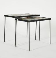 217 Une table gigogne à deux éléments, piètement en fer et p… (photo 2)