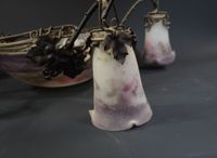 Lustre en pâte de verre à 3 tulipes blanc et mauve. (photo 3)