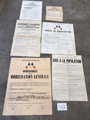 some papers are sitting on the ground next to a bunch of other papers