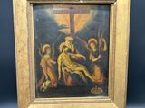 une image représentant un tableau de Jésus sur la croix avec une pomme rouge