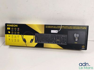 la boîte d'un clavier d'ordinateur sur laquelle est posée une souris