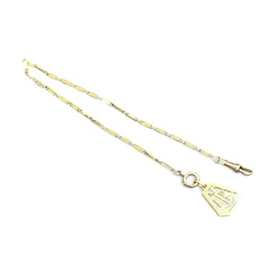 une chaîne en or avec un petit pendentif