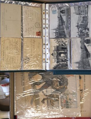 un grand nombre de documents posés sur une table