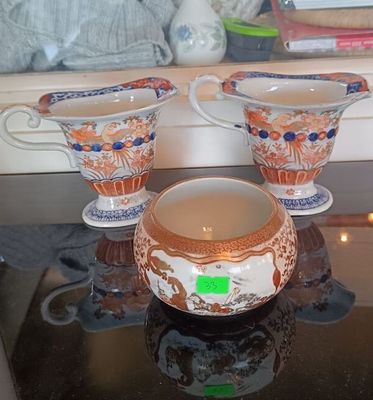 Japon, XIXe siècle Paire d'hanaps en porcelaine d'Imari, à d…