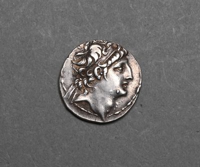 a silver coin with a head of a man on it