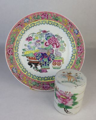 CHINE Boîte à compartiments en porcelaine décoré d'une pivoi…