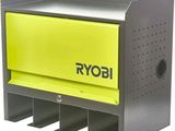 une image représentant une boîte jaune et grise avec un logo noir
