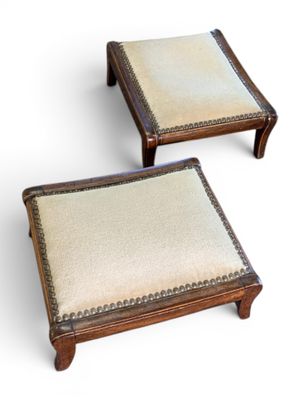 paire de repose-pieds avec assise et repose-pieds rembourrés