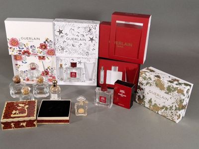 a lot of perfumes that are sitting on a table