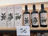 plusieurs bouteilles de vin se trouvent sur une étagère dans un magasin