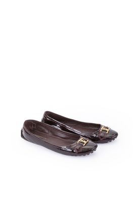 Louis VUITTON - Paire de ballerines en cuir verni amarante, …