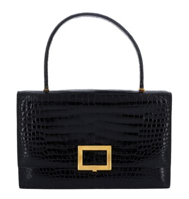 un sac à main en cuir de crocodile noir orné d'une boucle dorée