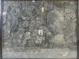 une photo d'une photo d'un mur de pierre