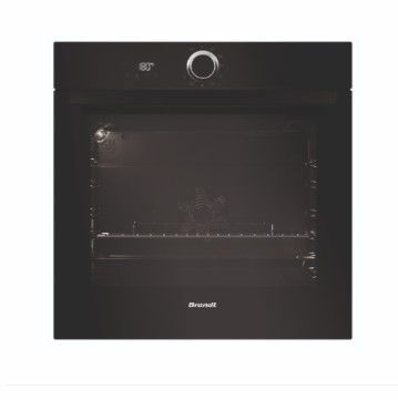 un gros plan d'un four noir avec la porte ouverte
