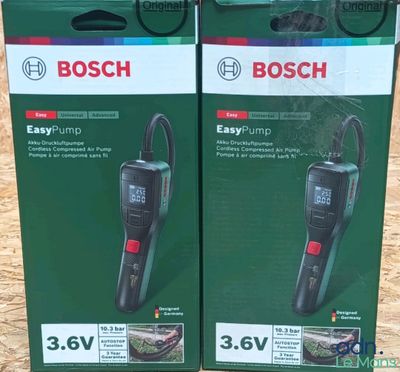 deux boîtes de « Bosch Easy Pump » en vente sur une table