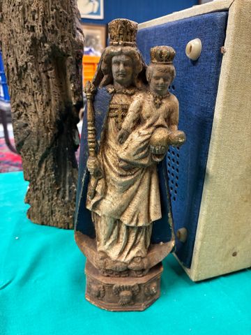 Sculpture de la Vierge à l'Enfant en plâtre polychrome. H 26 cm