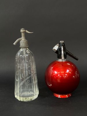 Siphon à pans en verre QUINETTE à Guérande et un autre en mé…