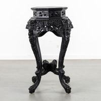 Grande table d'appoint ou socle oriental, orné de motifs de … (photo 4)
