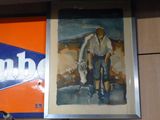 une photo d'un homme debout devant un tableau