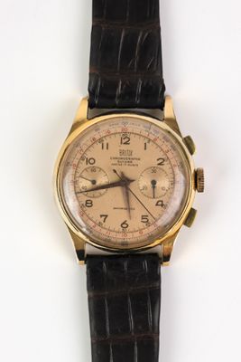 une photo d'une montre-bracelet en or avec un bracelet en cuir noir