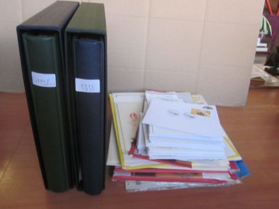 Un carton avec 2 albums SAFE avec étui (bon état) TP de Fran… - Photo 1