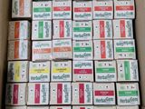 une boîte contenant différents types de savons