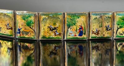 Bracelet articulé, la monture en métal argenté composé de hu…