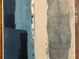 peinture abstraite dans les tons de bleu et de gris sur une surface en bois