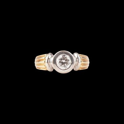 Bague, or, brillant Bague solitaire en or bicolore, sertie d…