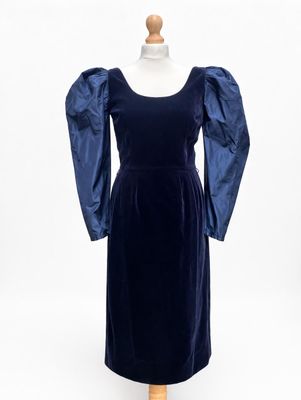 le dos d'une robe sur un mannequin mannequin mannequin mannequin mannequin mannequin mannequin mannequin mann