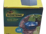 La boîte est ouverte pour montrer le contenu d'un outil de jardinage