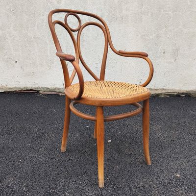 Fauteuil en bois courbé et cannage, production ancienne Thonet.  Etiqu