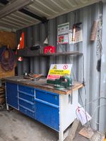 T49: Container maritime jaune avec établi et étau (photo 5)
