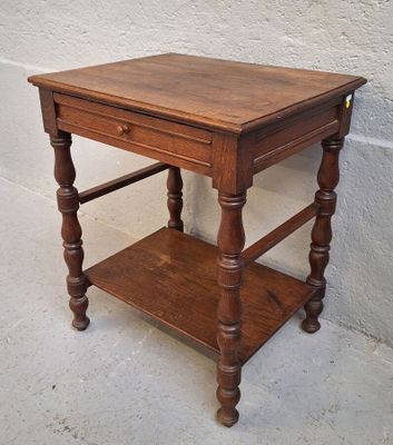 Table d'appoint en chêne à pieds tourné ouvrant par un tiroi… - Photo 1