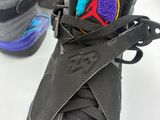 Nike Air Jordan 7 Retro avec un patch coloré sur la semelle