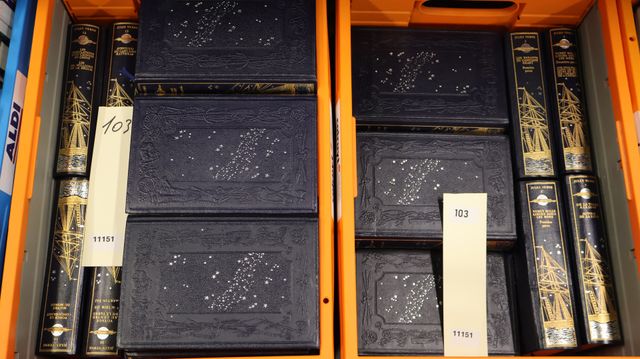 Jules VERNE : Les voyages extraordinaires ; 32 volumes de la coll...